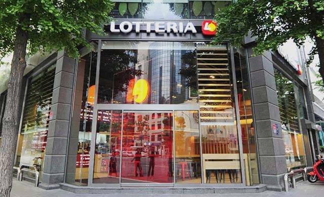 롯데리아가 내달 3일부터 버거류 23종을 비롯해 총 65개 품목에 대한 가격을 올린다. /롯데리아