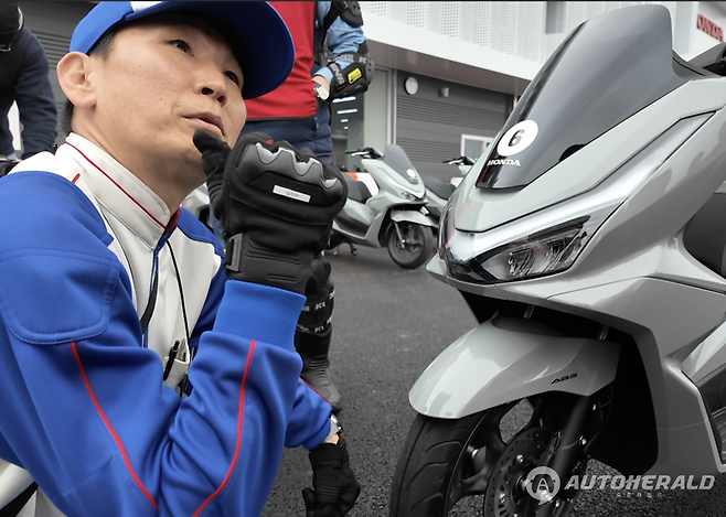 혼다 에듀케이션 센터 김선수 교관이 모터사이클의 기본 안전 점검 요령에 대해 알려주고 있다. (오토헤럴드 김흥식 기자)