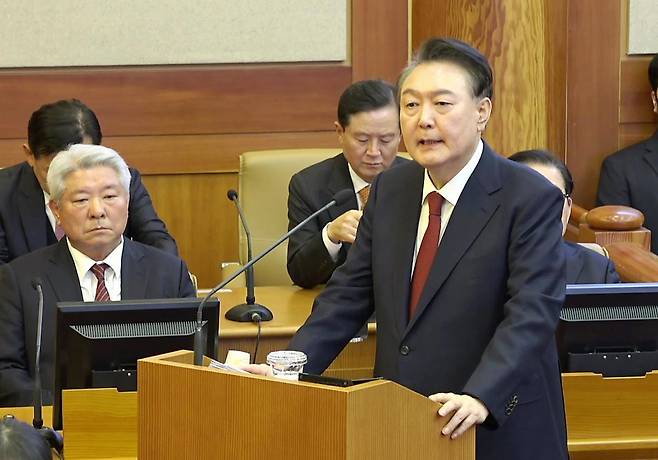 윤석열 대통령이 25일 서울 종로구 헌법재판소에서 열린 자신의 탄핵심판 11차 변론에서 최종변론을 하고 있다. 2025.02.25 헌법재판소 제공