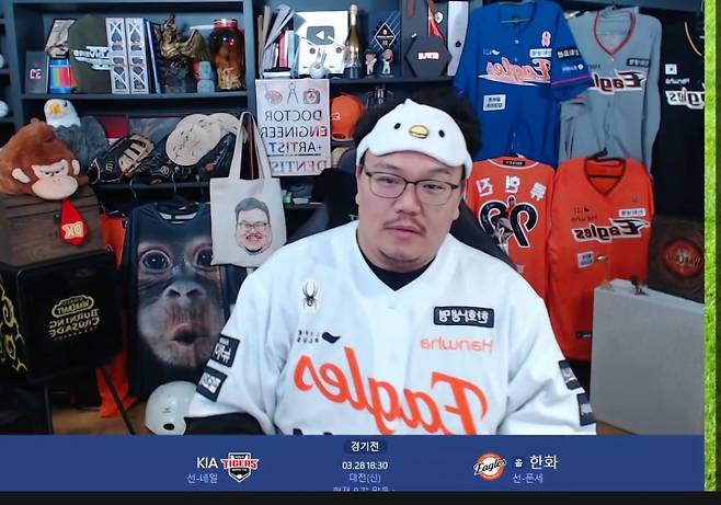 1743153662997-1qxre8sxu43.jpg 방송인 츄+유튜버 매직박 함께 침착맨 팟캐스트 컨텐츠 찍었다고 함