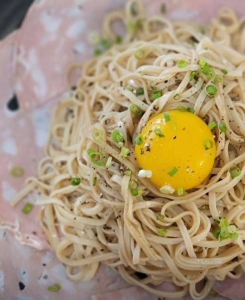 우리밀 비빔난면. 서교난면방 제공