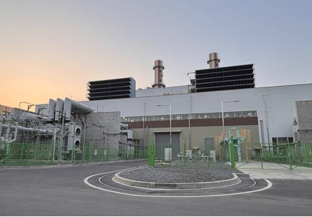 울산 남구 울산가스파워솔루션(UGPS)의 터빈동. 건물 위에 보이는 두 개의 기기가 가스터빈이다. SK가스 제공