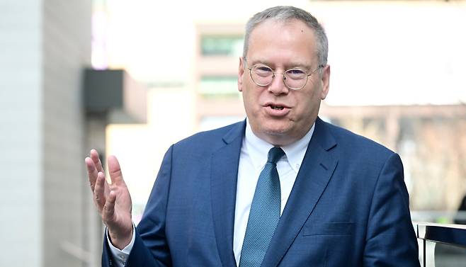 Kurt Tong, managing partner at The Asia Group, a Washington-based strategic advisory firm, and a former US diplomat, poses for a photo in Gwanghwamun, Seoul, March 21. (Lee Sang-sub/The Korea Herald)