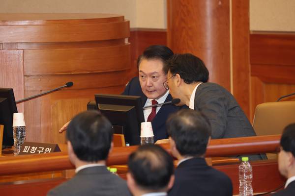 ▲윤석열 대통령이 지난 1월 서울 종로구 헌법재판소에서 열리는 탄핵심판 3차 변론에 출석하고 있다. ⓒ연합뉴스