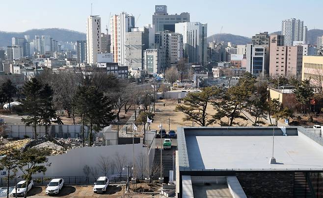 (서울=뉴스1) 오대일 기자 = 서울시가 은평구에 있는 서울혁신파크(옛 국립보건원) 부지 매각 공고를 시작하고 본격적인 매각 절차를 밟는다고 20일 밝혔다. 서울시는 이 터를 디지털미디어, 영상 등 창조산업 특화 거점인 ‘서울창조타운’으로 조성할 계획이다. 사진은 지난 2월 20일 오후 서울 은평구 혁신파크 부지 모습. 2025.2.20/뉴스1  Copyright (C) 뉴스1. All rights reserved. 무단 전재 및 재배포,  AI학습 이용 금지. /사진=(서울=뉴스1) 오대일 기자