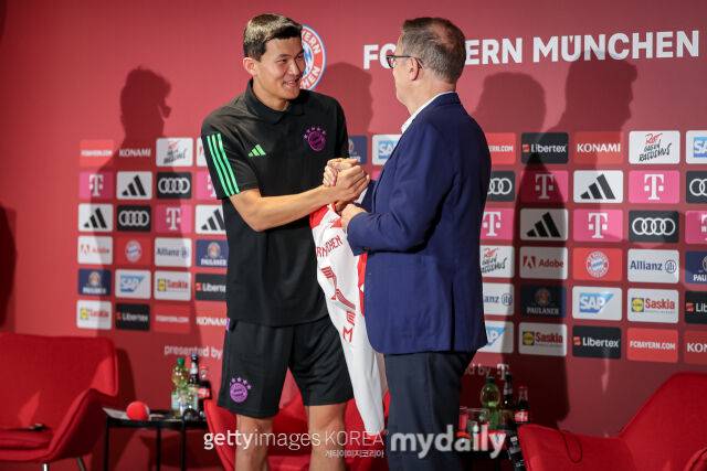 바이에른 뮌헨 드레센 CEO와 김민재/게티이미지코리아