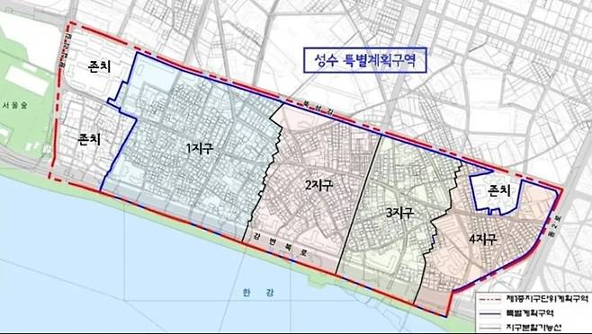 서울시는 2009년 성수동 한강변 일대를 정비구역으로 지정하면서 재개발 예정구역과 존치구역을 구분했다. 강변건영·한진타운와 두산위브·대명루첸은 각각 성수전략정비구역 1구역과 4구역에 맞붙어 있다. [헤럴드경제DB]