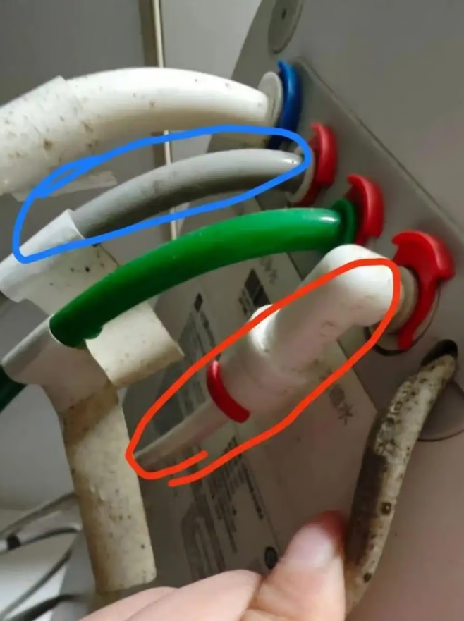 수돗물 정화 장치가 잘못 설치된 모습. [바이두]