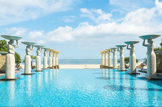 인도양과 이어진듯한 더 물리아 오아시스 풀. 사진제공|팜투어