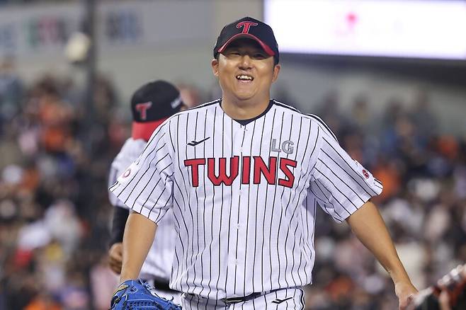 ▲ 27일 잠실 LG전에서의 최고 시속 150km의 강속구를 던지며 자신의 첫 선발 등판을 성공적으로 마무리한 송승기 ⓒ연합뉴스