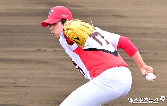 3일 오후 일본 오키나와 킨 구장에서 열린 KT 위즈와 KIA 타이거즈의 연습경기, 7회초 KIA 임기영이 공을 힘차게 던지고 있다. 엑스포츠뉴스 DB