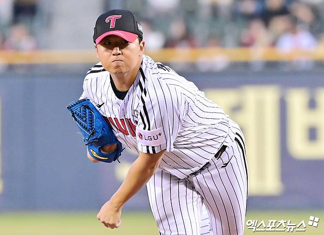 LG 투수 송승기는 27일 잠실구장에서 열린 '2025 신한 SOL Bank KBO 리그' 한화와 정규시즌 3차전 맞대결에서 선발 등판했다. 최고 구속 시속 150㎞ 강속구를 앞세워 최종 성적 7이닝 무실점을 기록. 생애 첫 선발 등판부터 확실한 눈도장을 찍었다. 엑스포츠뉴스 잠실, 김한준 기자