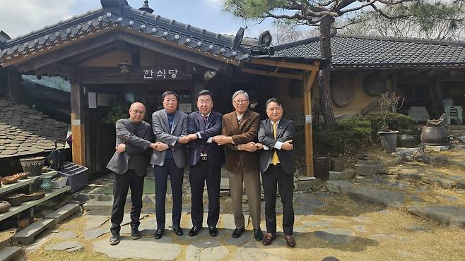 오찬 후 기념사진 [이성민 촬영]