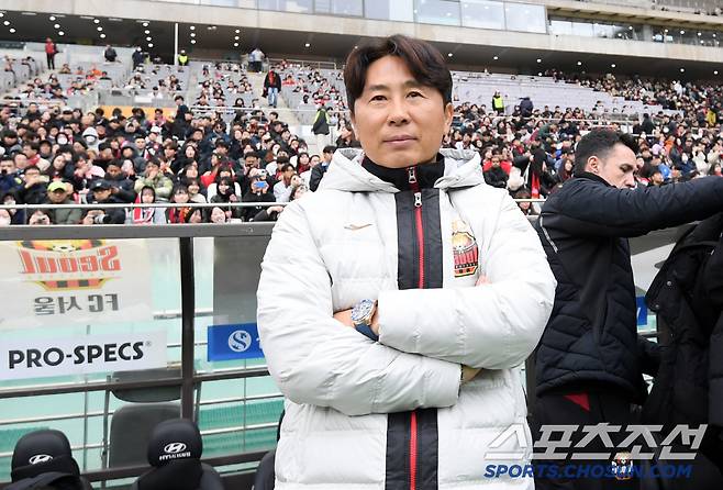 K리그1 FC서울과 대구FC의 경기가 29일 서울월드컵경기장에서 열렸다. 서울 김기동 감독이 경기를 준비하고 있다. 상암=박재만 기자pjm@sportschosun.com/2025.03.29/