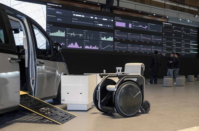 현대자동차그룹은 도시 교통 최적화를 위한 협력체계 NUMA(Next Urban Mobility Alliance·누마)도 공개했다. 현재 수요응답형 교통 서비스 'Shucle'(셔클)은 전국 50개 지역에서 약 300대가 운행 중이며, 교통약자용 모빌리티 기기, 데이터 기반 관제 시스템 등과도 연동될 계획이다. /현대자동차그룹