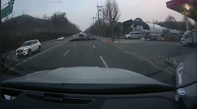 IMG_5315.jpeg 강동구 싱크홀 블랙박스 영상