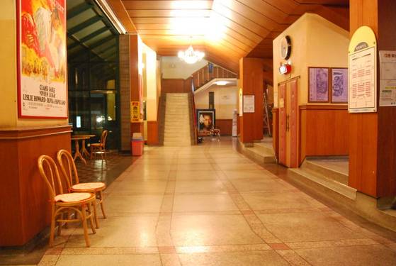 광주광역시 동구 충장로에 위치한 국내에서 가장 오래된 단관극장인 '광주극장'. 최근 넷플릭스 드라마 '폭싹 속았수다'에서 금명(아이유)이 매표 아르바이트를 하는 '깐느극장' 내부로 등장했다. 사진 광주 동구청