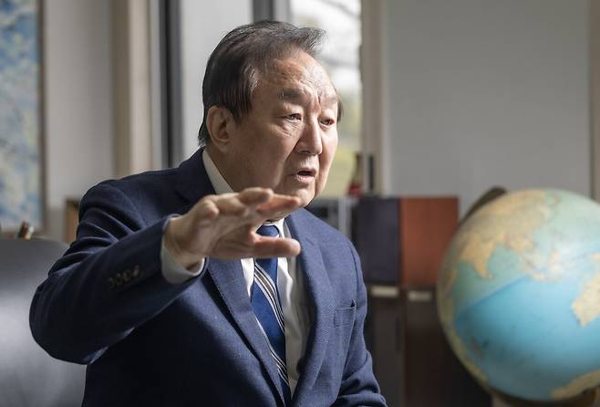 정대철 헌정회장은 지난 13일 인터뷰에서 “우리 정치의 중심이 광장으로 넘어가서 의회 정치, 간접민주주의가 무시되는 일은 절대 없어야 한다”라고 말했다. 최기웅 기자