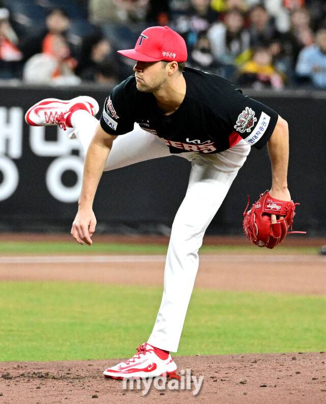 2025년 3월 28일 오후 대전 한화생명 볼파크에서 진행된 '2025 신한 SOL뱅크 KBO 리그' KIA 타이거즈와 한화 이글스의 경기.KIA 선발투수 네일이 역투하고 있다./대전 = 유진형 기자