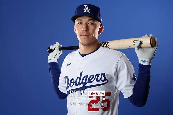 ▲ 토미 에드먼은 지난 시즌이 끝난 뒤 다저스와 5년 7400만 달러 연장 계약을 체결했다. 다저스는 "에드먼은 다저스가 8번째 월드시리즈 우승하는데 기여했다. 타율 0.407, 11타점, 시리즈 6차전 결정적 홈런으로 챔피언십시리즈 MVP를 수상했다. 다저스에서의 첫 포스트시즌에서 타율 0.320과 2홈런 13타점을 올렸다"고 설명했다.