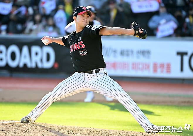 LG 투수 백승현은 28일 NC파크에서 열린 '2025 신한 SOL Bank KBO 리그' NC와 정규시즌 1차전에서 7회말 구원 등판했다. 7회말 1사 1,2루 위기를 지우는 등 ⅔이닝 무실점으로 활약. 승리 투수가 됐다. 엑스포츠뉴스 DB
