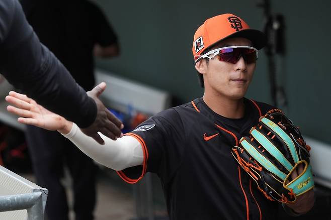 샌프란시스코 자이언츠 외야수 이정후가 미국 오하이오주 신시내티에 위치한 그레이트 아메리칸 볼파크에서 열린 2025 미국프로야구 메이저리그 신시내티 레즈와의 원정경기에 3번타자 겸 중견수로 선발 출전해 2타수 무안타 2볼넷 2득점으로 팀의 6-4 승리에 기여했다. AP 연합뉴스