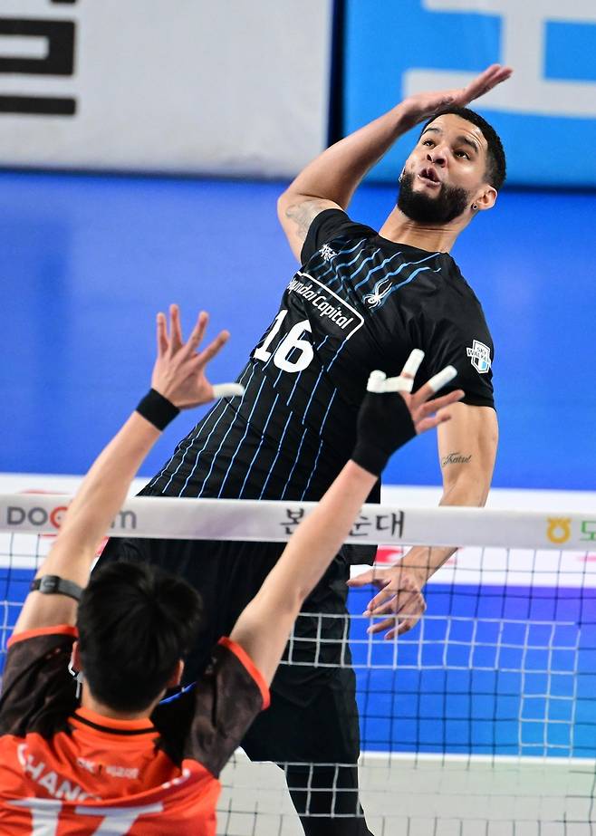 공격하는 현대캐피탈의 레오 [한국배구연맹 제공. 재판매 및 DB 금지]