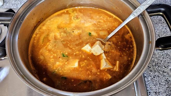 20250329_184522.jpg 냉이 된장찌개에 냉동목심