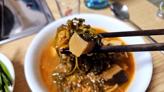 20250329_224808.jpg 냉이 된장찌개에 냉동목심