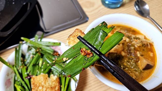 20250329_225413.jpg 냉이 된장찌개에 냉동목심