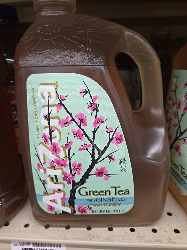 20250329_210700.heic.auto.jpg 왜인지 미국에서 건강 음료 취급 당하는 녀석