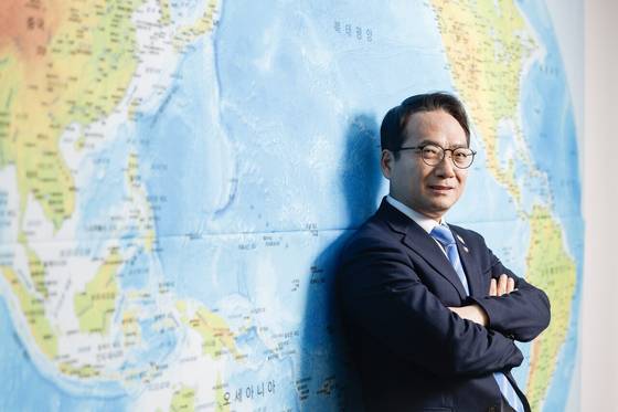 박선원 더불어민주당 의원은 지난 6일 인터뷰에서 “우리 지역 주민들에게 친근하고 따뜻한 사람이고 싶다”고 했다. 최기웅 기자