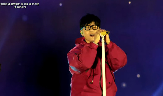 탄핵촉구 집회서 공연하는 가수 이승환. 사진 팩트TV 캡처