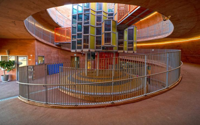 A large jungle gym at Sanmaru Playground in Changsin-dong, Seoul (Choi Jae-hee/The Korea Herald)