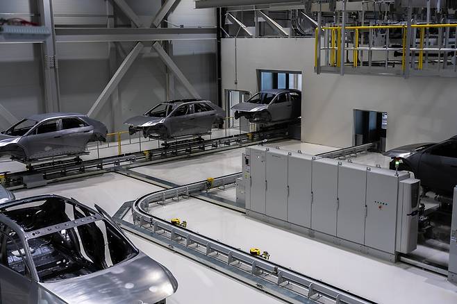 Vehicle bodies are automatically transported on a rail at Hyundai Motor Group Metaplant America. (Hyundai Motor Group)