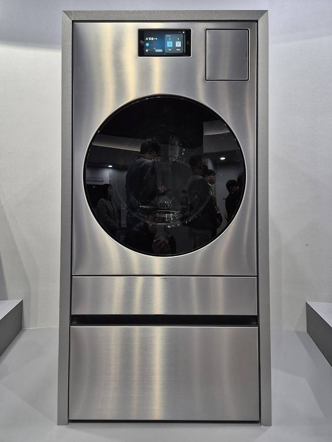 삼성전자의 프리미엄 세탁건조기 ‘인피니트 AI 콤보’. [삼성전자 제공]