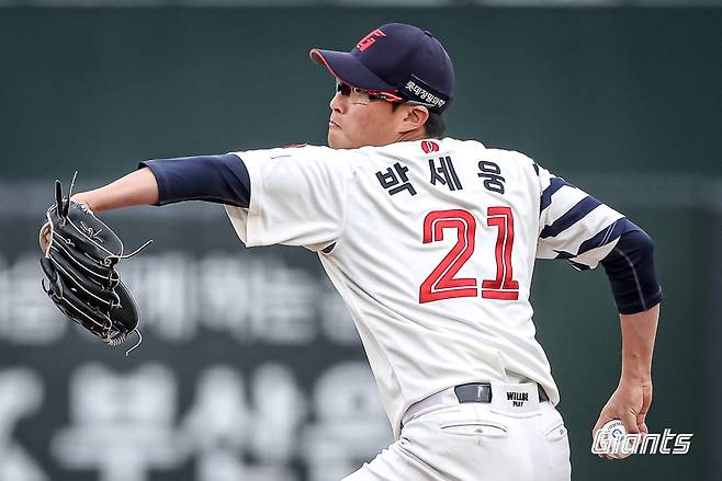 롯데 박세웅이 29일 사직 KT전에 선발등판해 역투하고 있다. 사진제공|롯데 자이언츠