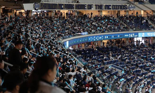 ▲ 29일 구조물 낙하로 관중이 다치는 불상사가 발생한 창원NC파크 ⓒ연합뉴스