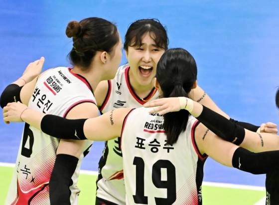 정관장 선수들이 득점 후 기뻐하고 있다. /사진=한국배구연맹(KOVO) 제공