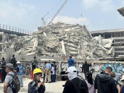 방콕 건물 붕괴 현장 (방콕=연합뉴스) 강종훈 특파원 = 미얀마 강진으로 태국 방콕에서 공사 중 건물이 붕괴한 현장