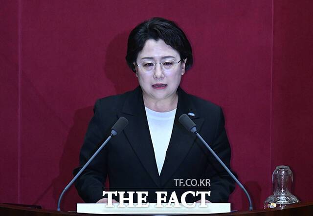 김선민 혁신당 대표 권한대행은 마은혁 헌법재판관 후보자 임명을 보류 중인 한덕수 대통령 권한대행 겸 국무총리와 최상목 경제부총리 겸 기획재정부 장관을 '내란범죄대행'이라 규정하며 더불어민주당과 우원식 국회의장을 향해 이들의 탄핵을 촉구했다. /국회=박헌우 기자