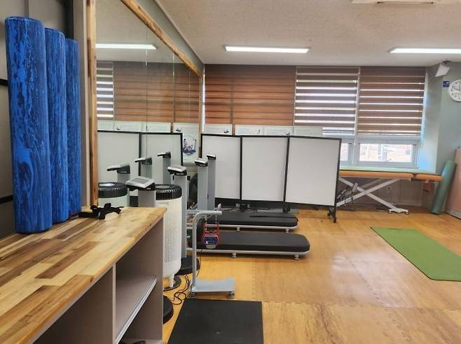 전남 영암군 삼호읍 대불 국가산업단지에 있는 전남서부 근로자건강센터에 외국인 근로자들을 위한 체력 관리실이 조성돼있다. 이서희 기자