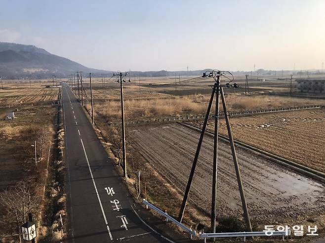 9일 일본 니가타현 나가오카시 이와무로 온천마을 유모토야 호텔 방에서 바라본 평야.