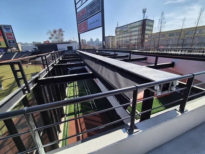 대전 한화생명 볼파크 복층 불펜 상단 철골과 어닝의 모습. 대전=차승윤 기자 chasy99@edaily.co.kr