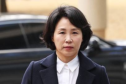 지난 18일 공직선거법 위반 혐의로 기소된 더불어민주당 이재명 대표의배우자 김혜경씨가 항소심 재판을 받기 위해 수원고등법원에 출석하고 있다. 연합뉴스