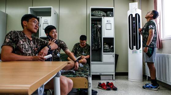 Soliders from the 11th Maneuver Division rest at a barrack in Hongcheon, Gangwon, on Aug. 3, 2018. [NEWS1]
