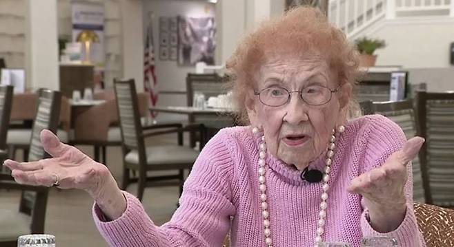 공항에 갈 때마다 추가 신분 확인 요청을 받자 당국에 항의 메일을 보낸 크레토라 비거스태프(106). [폭스뉴스]