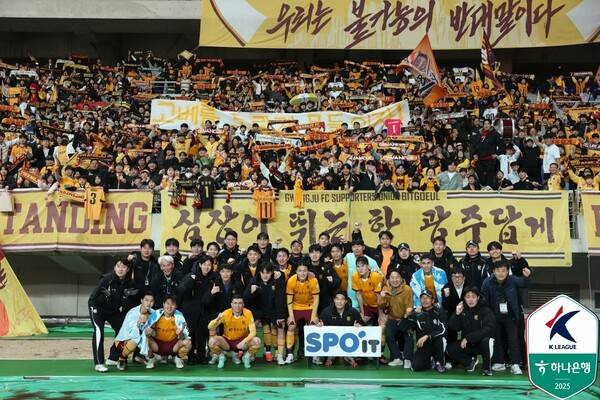 ▲ 광주FC는 이정효 감독을 중심으로 끈끈하게 뭉쳐 있다. 이는 역설적으로 이 감독이 향후 팀을 떠날 경우 다시 체계나 스타일이 바뀔 수 있음을 의미한다. ⓒ한국프로축구연맹