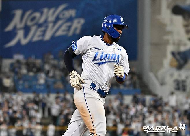 삼성 라이온즈 르윈 디아즈가 지난해 포스트시즌 경기에서 홈런을 친 뒤 베이스를 돌고 있다. 엑스포츠뉴스 DB