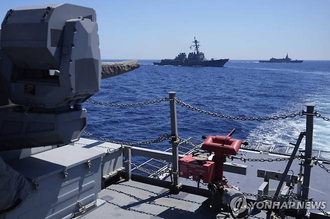 미·일·필리핀 해상 훈련 [AP 연합뉴스 자료사진. 재판매 및 DB 금지]